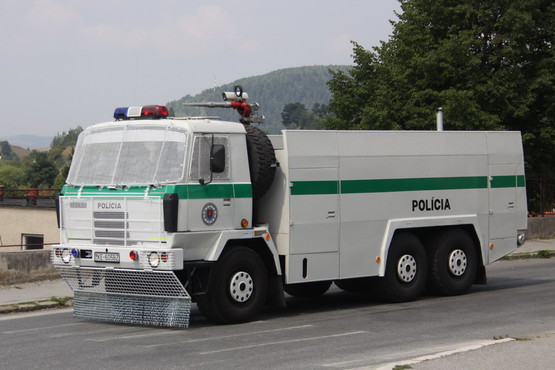 Policia Tatra 815.jpg